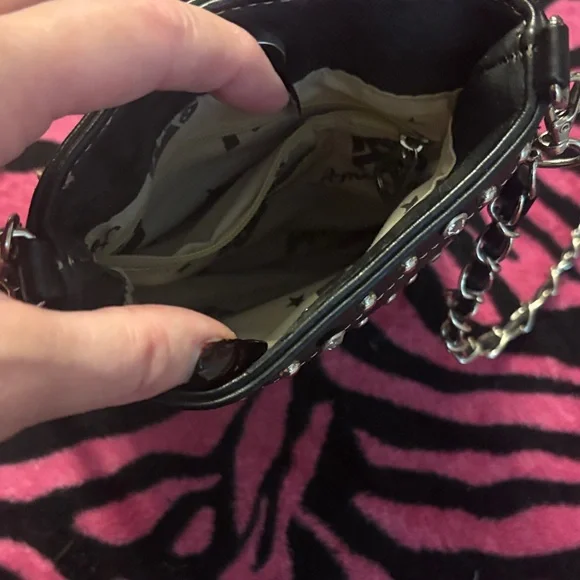 Embroidered  leather Skull Crossbody Bag - Black - Picture 2 of 3